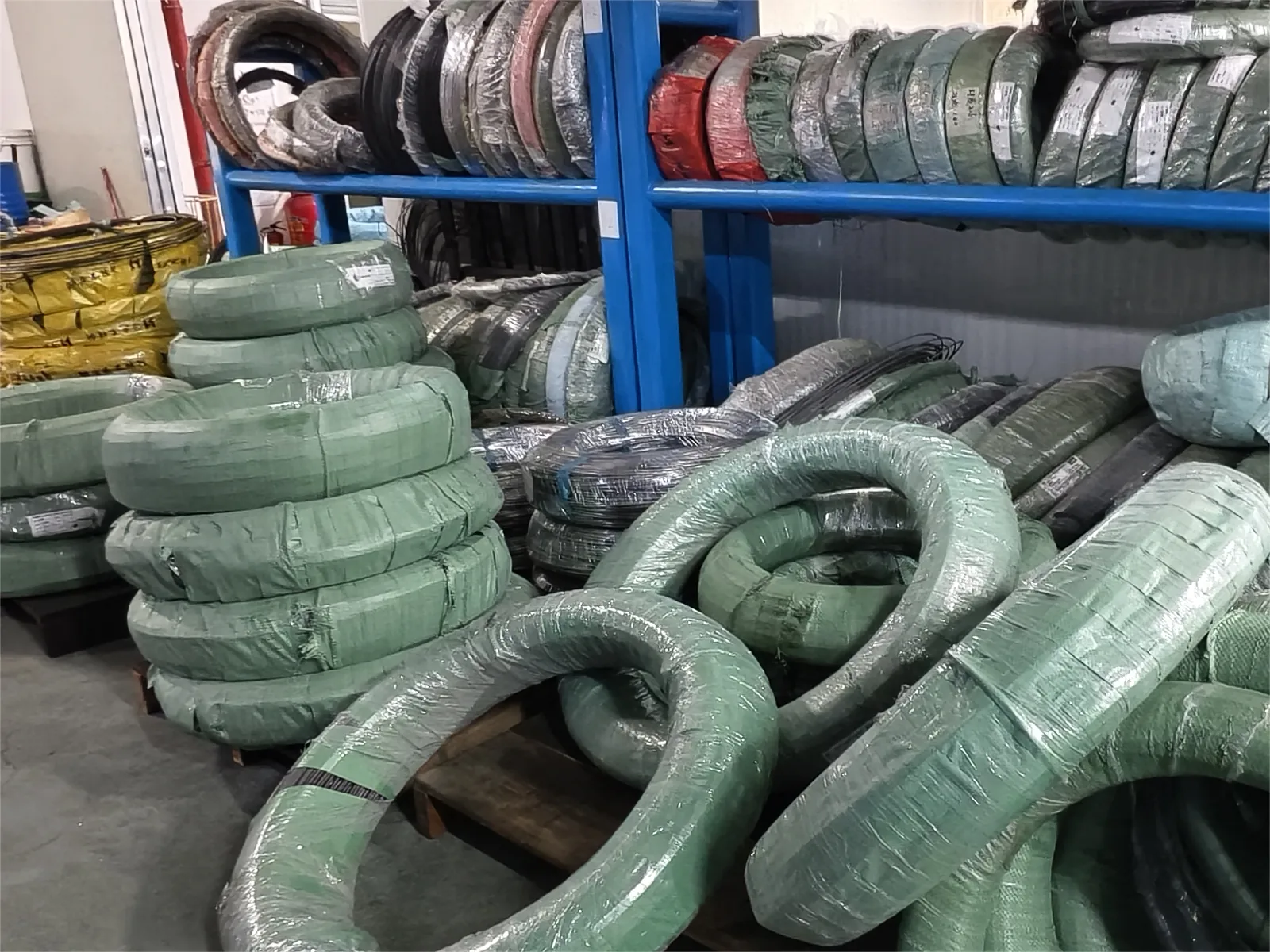 Coiled wire material inventory for custom screw manufacturing